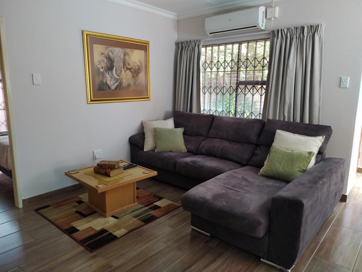 Twins Guest House Astoni Vanderbijlpark Bagian luar foto