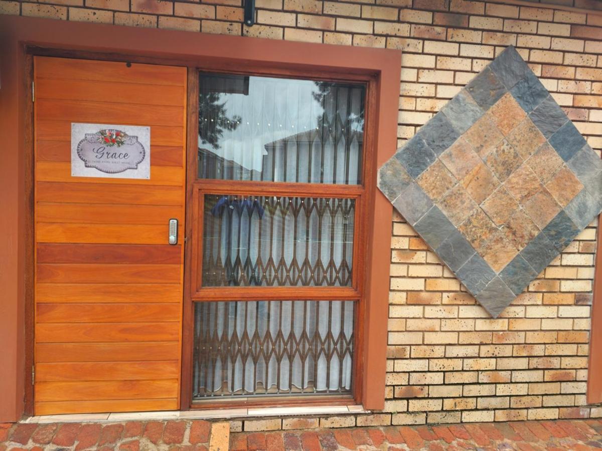 Twins Guest House Astoni Vanderbijlpark Bagian luar foto