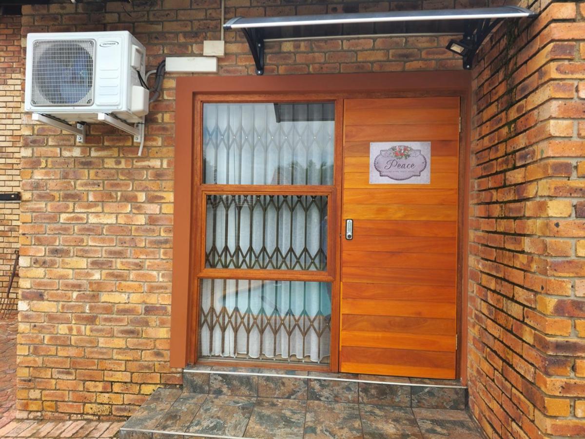 Twins Guest House Astoni Vanderbijlpark Bagian luar foto