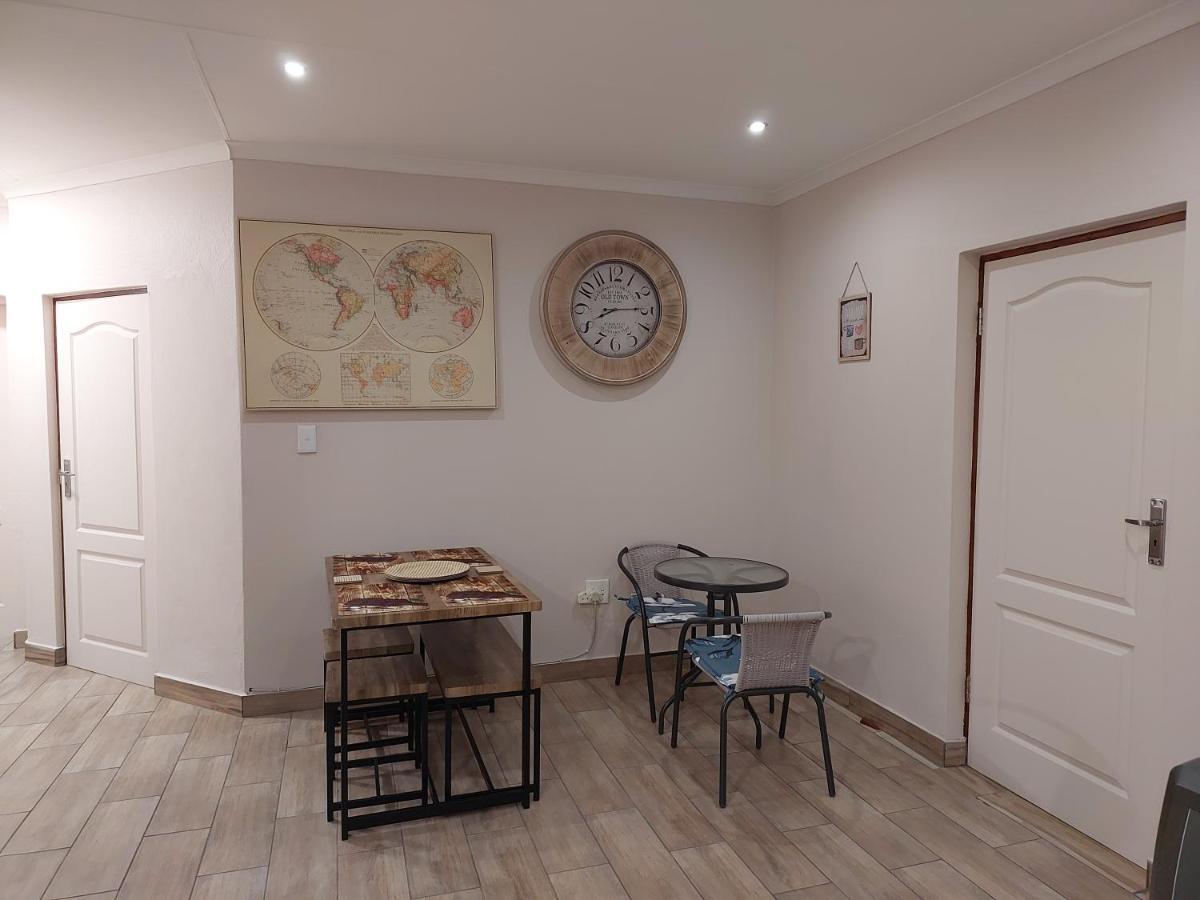 Twins Guest House Astoni Vanderbijlpark Bagian luar foto