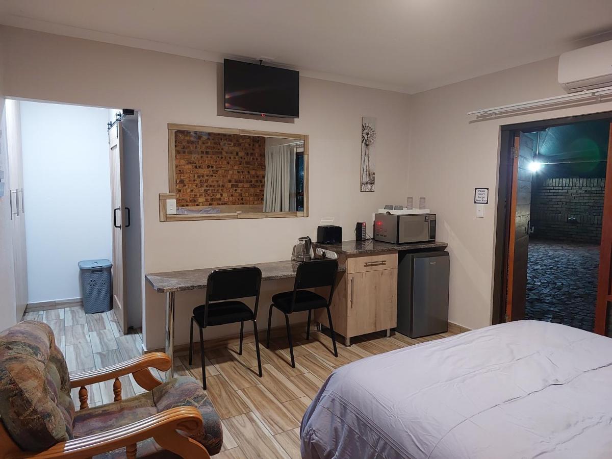 Twins Guest House Astoni Vanderbijlpark Ruang foto