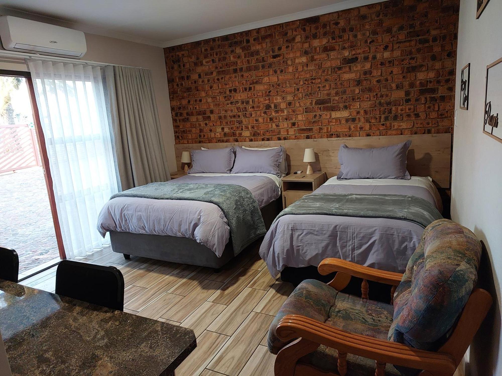 Twins Guest House Astoni Vanderbijlpark Bagian luar foto