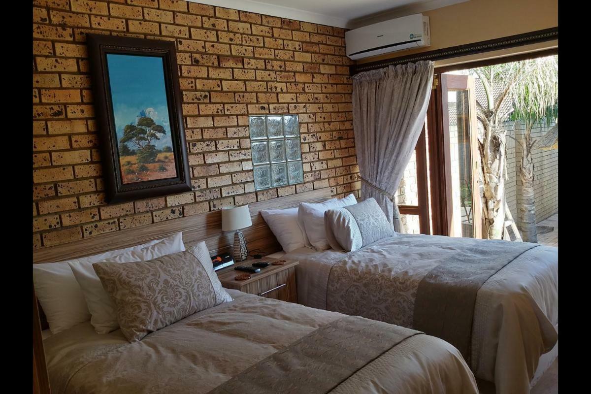 Twins Guest House Astoni Vanderbijlpark Bagian luar foto