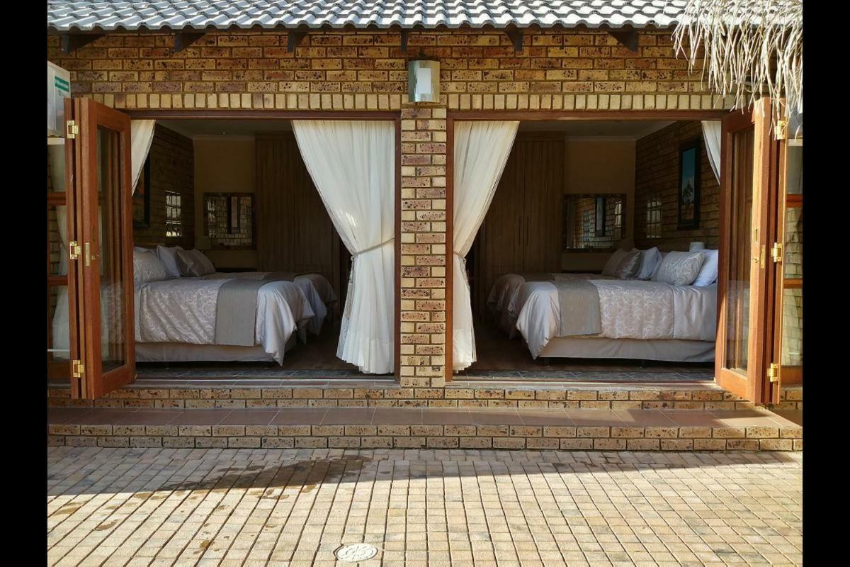 Twins Guest House Astoni Vanderbijlpark Bagian luar foto