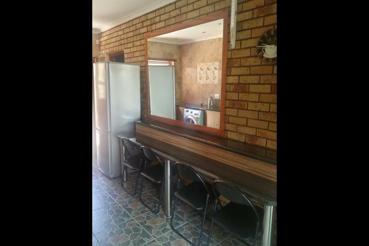 Twins Guest House Astoni Vanderbijlpark Bagian luar foto