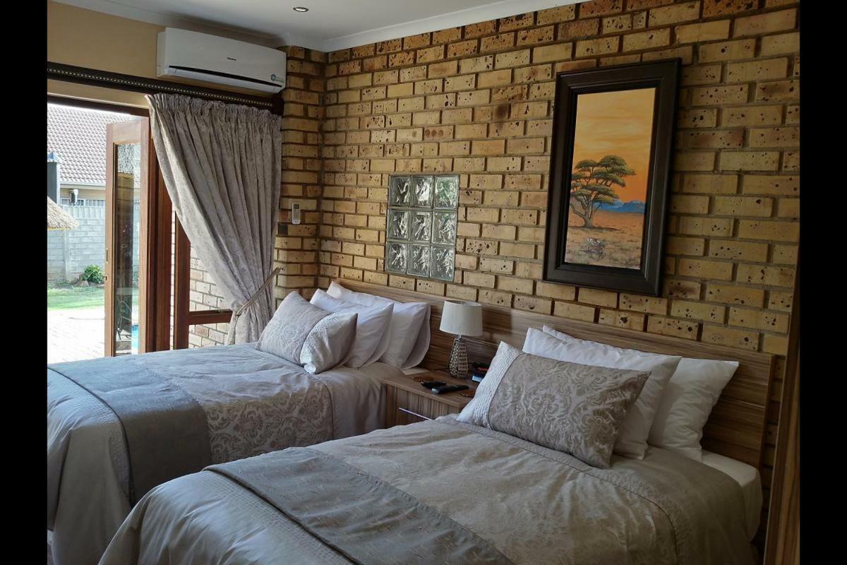 Twins Guest House Astoni Vanderbijlpark Bagian luar foto