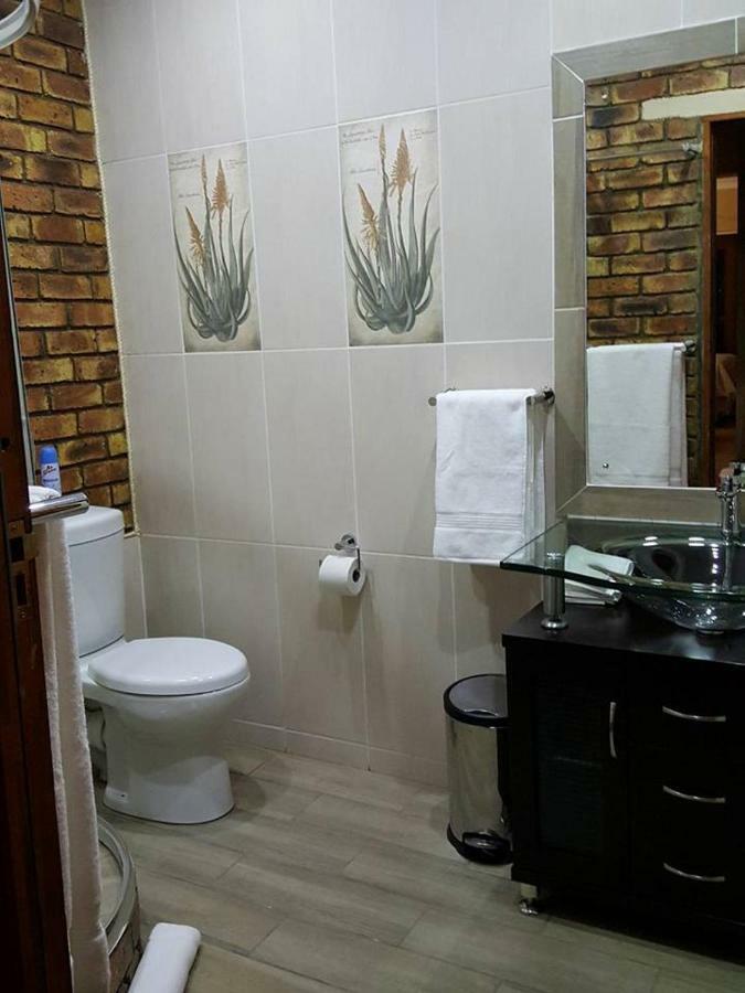 Twins Guest House Astoni Vanderbijlpark Bagian luar foto